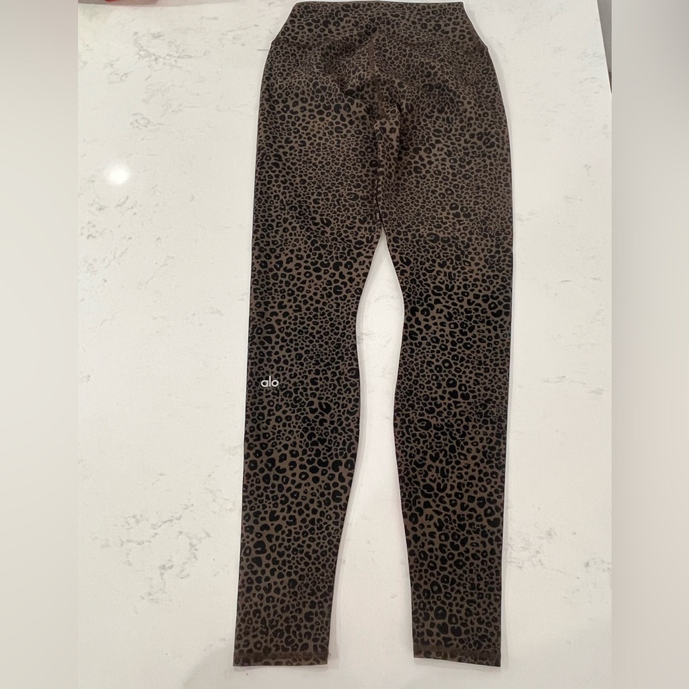 ALO Yoga Leopard Print Leggings - Picture 4 of 6